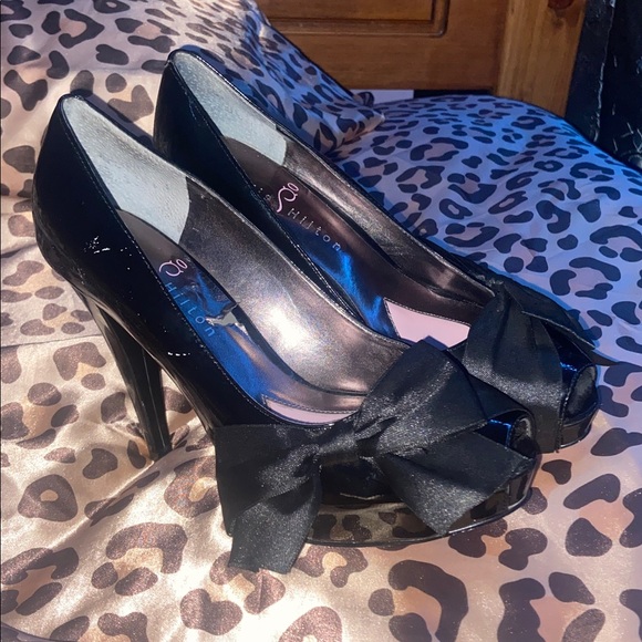 destiny by paris hilton black peep toe heels w/ bow (s: 6.5) - Picture 1 of 3